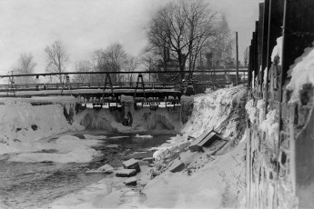 Городская плотина зимой, 1970-е годы