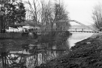 Подвесной мост через водоотводной канал, 1930-е годы