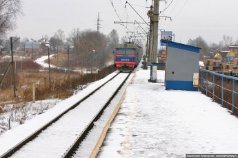Электропоезд ЭР2-1113 близ платформы Дальний, 2006 год