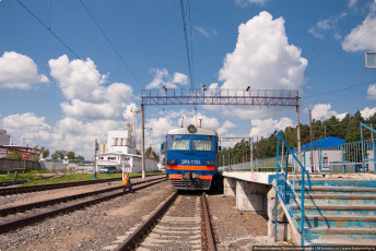 Электропоезд ЭР2-1153 на станции Красноармейск