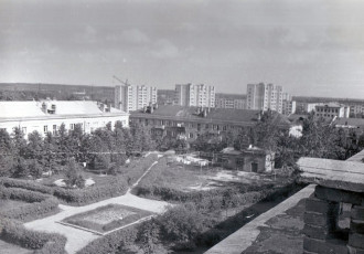 Снимок сделан с крыши дома 4 по улице Пионерской, видны дома на Комсомольской и Спортивной, 1970-е годы